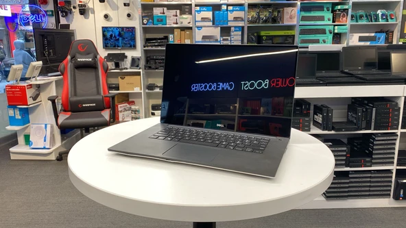 Dell Notebook Precesion 5520 İ7 7820HQ 32Gb 512Gb M2 4GB Q M1200 15.6" 4K Dokunmatik (C Laptop)2.EL