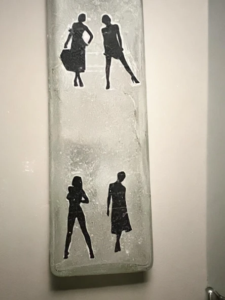El Figürlü Duvar Lambası – Pilli LED Işıklı Buzlu Cam Şişe Aydınlatma | Kadın Silüetli Rustik & Vintage Dekoratif Lamba | El Yapımı Duvar Dekoru - 7