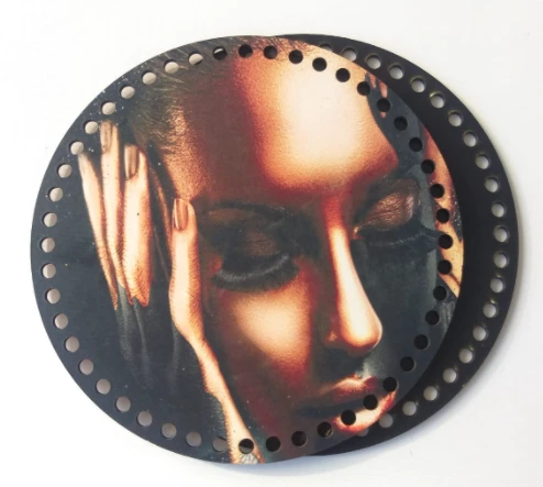 Çanta Aksesuar Ahşap 20 Cm Çapında Resimli Plaka Arkalıklı X Serisi No9 ürün görseli 1