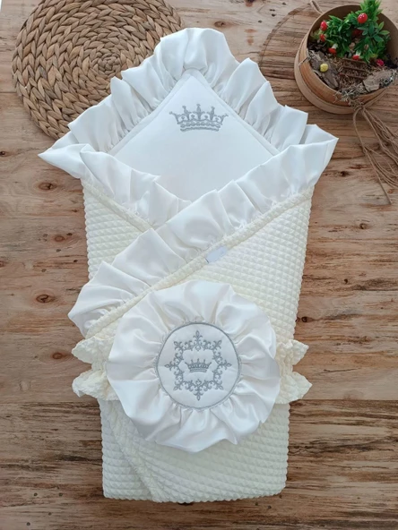 Yenidoğan Piramitland Soft Taç Nakışlı Bebek Battaniyesi Kundak Krem - 2
