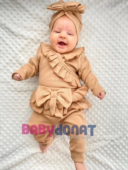 Fırfır Detaylı Fiyonk Boneli % 100 Pamuklu Kız Bebek Takımı