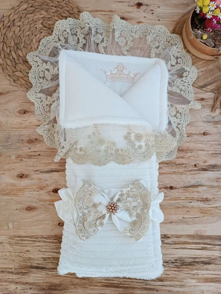 Yenidoğan Beyaz Wool Yün Kumaş Taç Nakışlı Trilüks Kundak Bebek Battaniyesi Beyaz - Resim 3