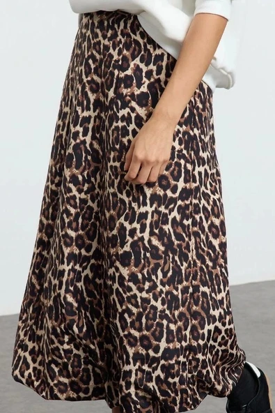 Modern Tarz Astarsız Dokuma Regular Boy Leopar Balon Detaylı Animal Desenli Maxi Boy Dokuma Etek - Resim 4