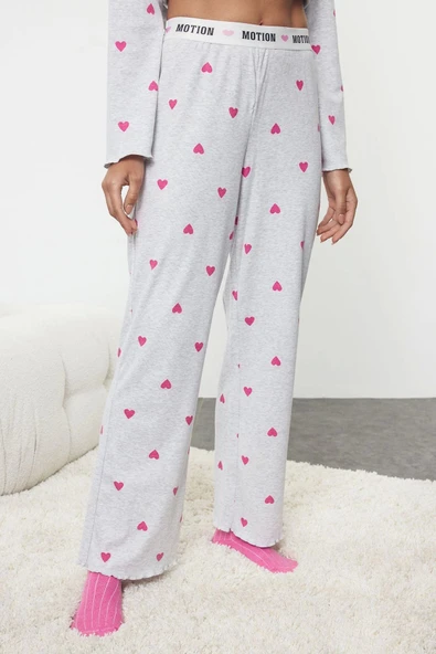 Tarz Rahat Uzun Kollu Geniş Paça Kalpli Baskılı Lastikli Örme Pijama Takımı - 3