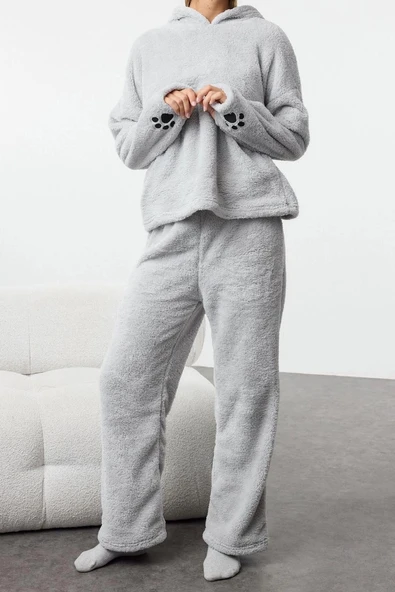 Tarz Rahat Uzun Kollu Boru Paça ve Nakışlı Wellsoft Kışlık Örme Pijama Takımı