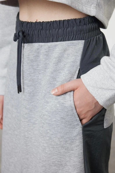 Modern Tarz Astarsız Örme Maxi Boy Paraşüt Detaylı Lastik Bel Relaxed Rahat Kalıp Midi Etek - 4