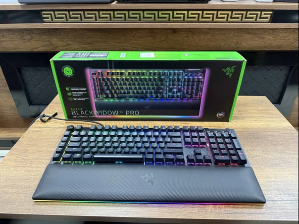 Razer BlackWidow V4 Pro İngilizce Q Green Switch Kablolu Mekanik Oyuncu Klavyesi (İKİNCİ EL) - 3