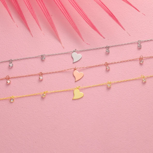 925 ayar gümüş. kalp objeli zirkon taş sallantılı bileklik