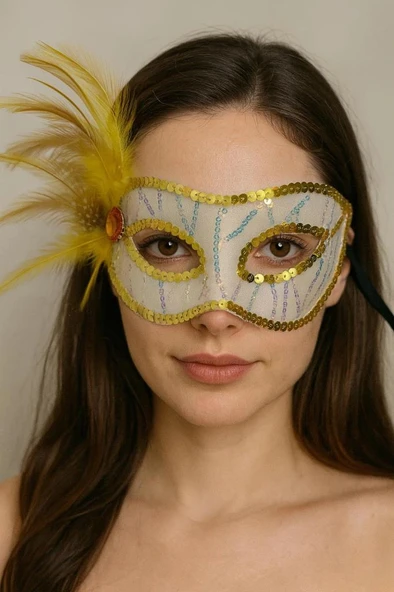 Altın Renk Yandan Tüylü Pul Payet İşlemeli Parti Maskesi 23x12 cm ürün görseli 1