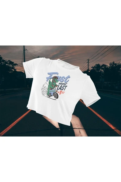 playbackmoda Crop-top Motorsiklet Fast Never Last Yazı Baskılı Yarım Tişört ürün görseli