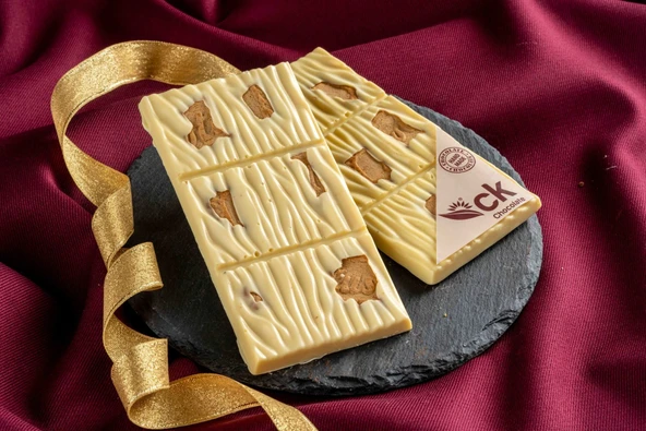 Karamel Bisküvili Beyaz Tablet Çikolata (100 g)