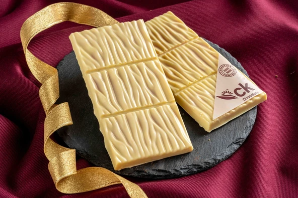 Kakaolu Bisküvili Beyaz Tablet Çikolata (100 g)