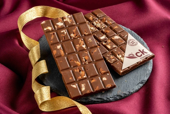 Bademli Sütlü Tablet Çikolata (100 g)