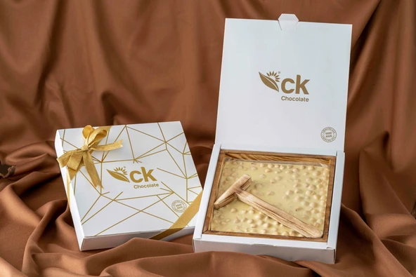 Fildişi Fındıklı Beyoğlu Çikolata Çekiçli Ahşap Kutu (500 g)