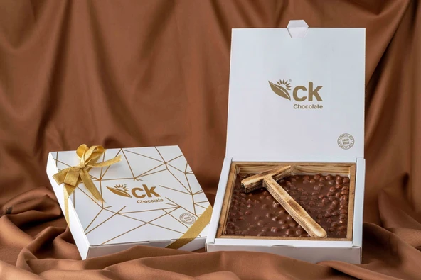 Çekiçli Ahşap Kutu Sütlü Fındıklı Beyoğlu Çikolata (500 g)