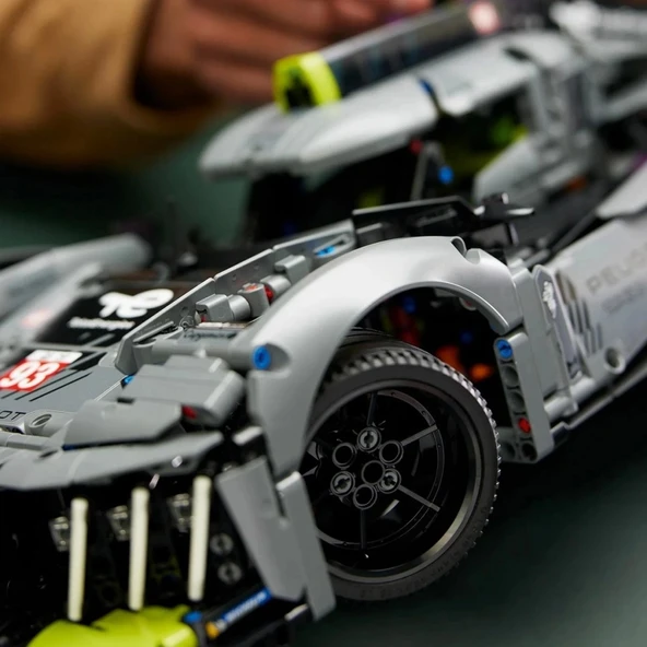 Nessiworld LEGO Technic PEUGEOT 9X8 24H Le Mans Hybrid Hypercar 42156 - 2