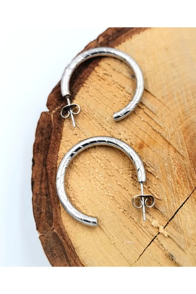 Gümüş Renk Figürlü Çelik  Küpe