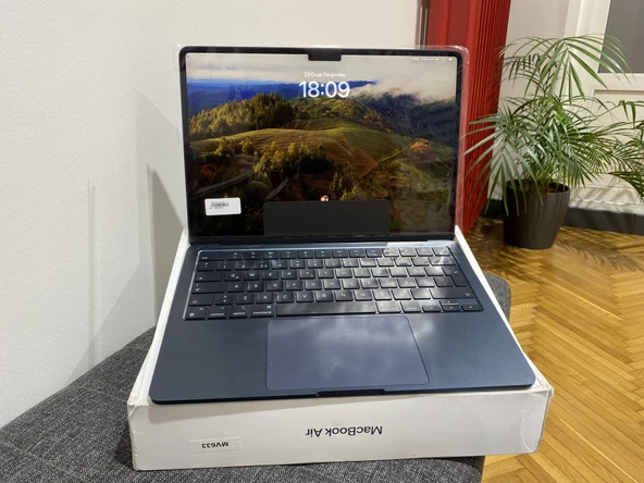 MACBOOK AİR 13 inç 2024 M3 MRXV3TU/A