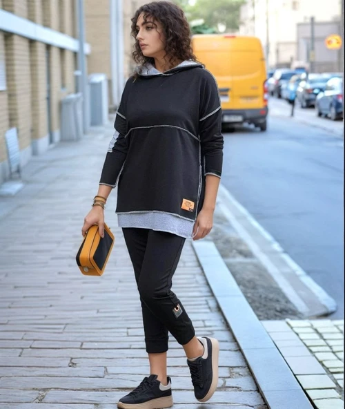 Lucky Life Kadın Siyah Kapşonlu Etek Ucu Detay Arma Ters Dikiş Gorunumlu Ikili Takım ürün görseli 1