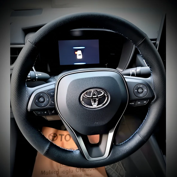 DİKİŞLİ DİREKSİYON KILIFI SİYAH DERİ NOKTALI DERİ MAVİ DİKİŞLİ TOYOTA COROLLA İÇİN ürün görseli