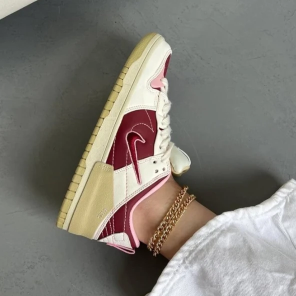 Nike SB Dunk Low Disrupt 2 Valentines Day