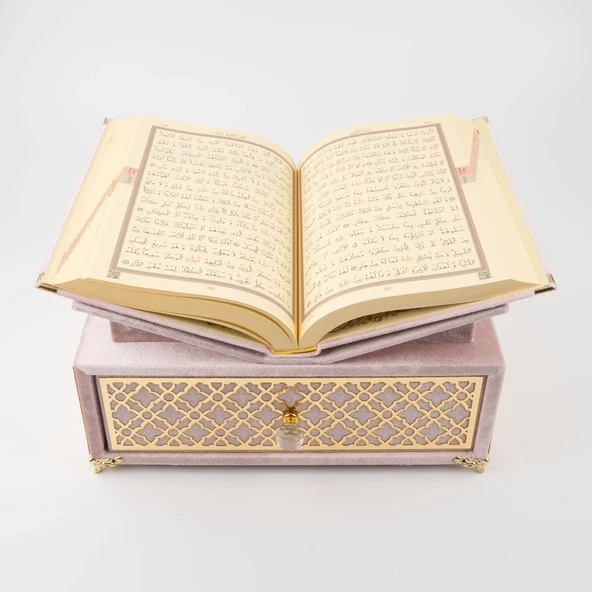 Raşel Kaplama, Çekmeceli Rahleli Kur'an-ı Kerim (Orta Boy, Pembe)