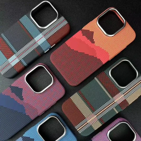 iPhone 15 Pro - Karbon Fiber Kılıf Magsafe Özellikli