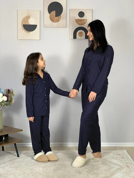 Anne Kız Kombin Önden Düğmeli Bebe Yaka %100 Pamuk Pijama Takımı (Lacivert Noktalı) - 5