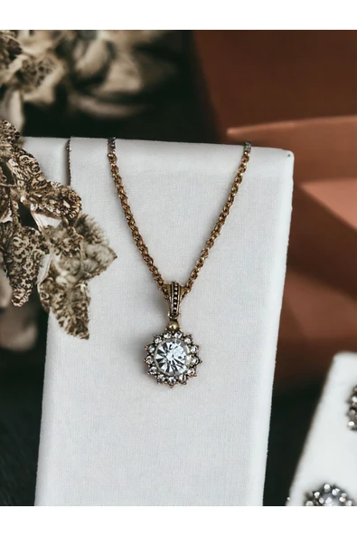 Kristal Taşlı Güneş Figür Kolye ürün görseli