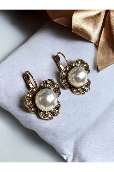 Kristal Taş İşlemeli Çiçek Figür İnci Küpe ürün görseli