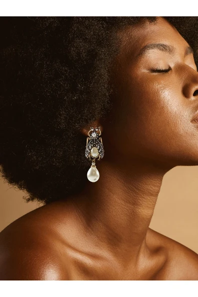 Mayorka İnci Sallantılı Kraliçe Arı Figür Küpe - Resim 11