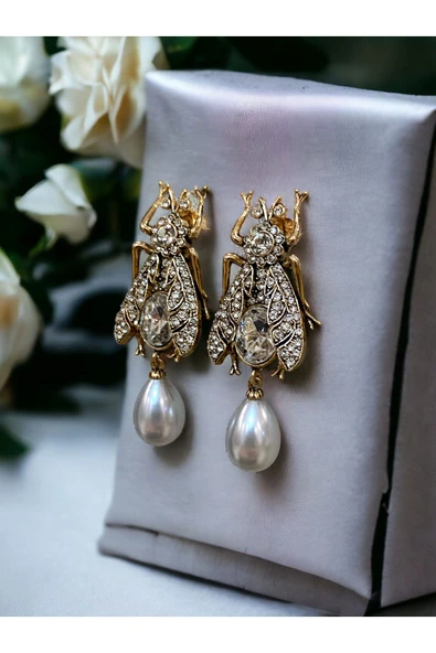 Mayorka İnci Sallantılı Kraliçe Arı Figür Küpe - Resim 5