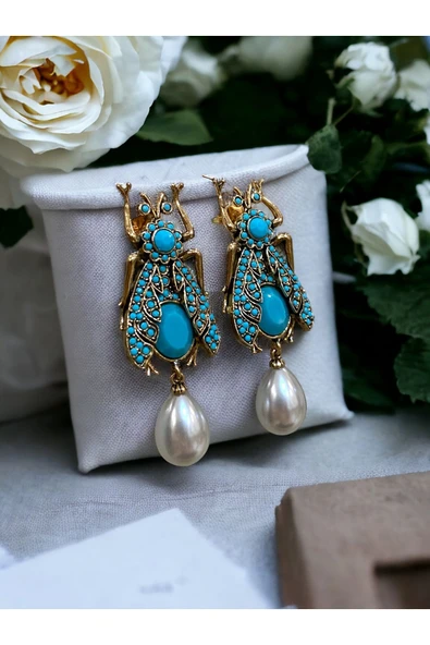 Mayorka İnci Sallantılı Kraliçe Arı Figür Küpe - Resim 9