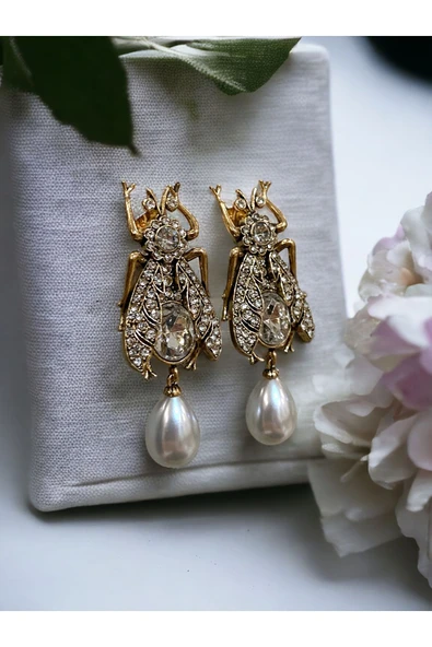 Mayorka İnci Sallantılı Kraliçe Arı Figür Küpe - Resim 6