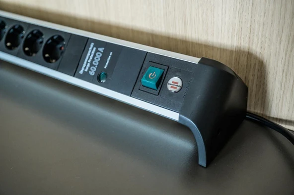 Brennenstuhl ALU-Office-Line Serisi 3 Metre Kablolu 6 Soketli 60.000 Amper Akım Korumalı Priz - Resim 5