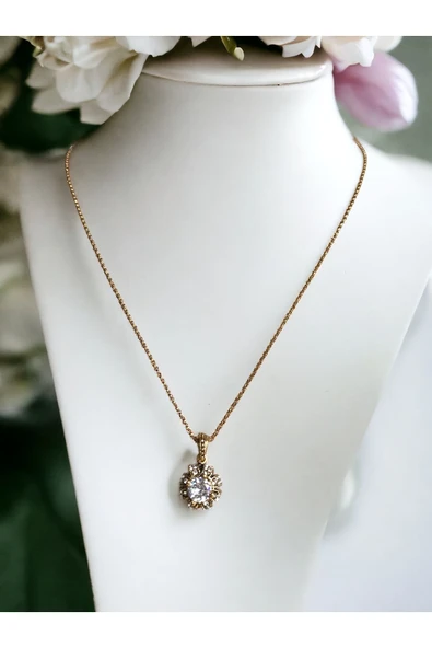 Zirkon Taşlı Elmas Montür Kolye ürün görseli