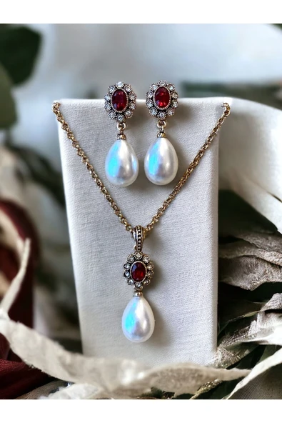 Yakut Kırmızı Oval Kristal Taşlı Mayorka İnci Kolye ve Mayorka İnci Küpe Seti