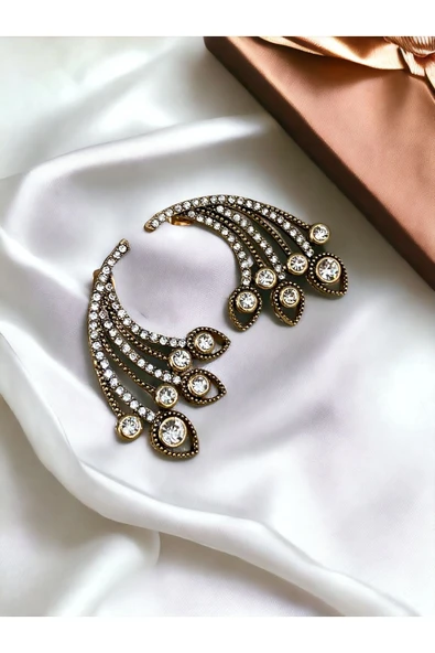 Zirkon Taşlı Küpe ürün görseli