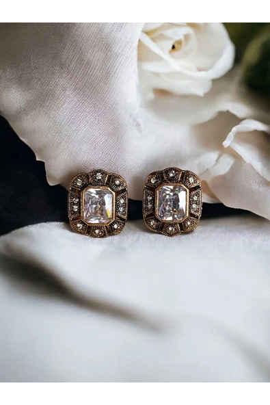 Kristal Taşlı Baget Küpe ürün görseli