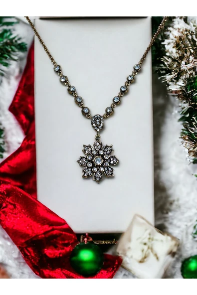 Kristal Taşlı Kar Tanesi Kolye ürün görseli