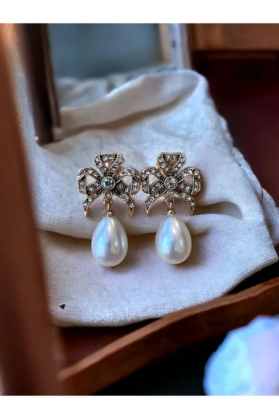 Zirkon Taşlı Fiyonk Figür Mayorka İnci Kolye ve Mayorka İnci Küpe Seti - 4