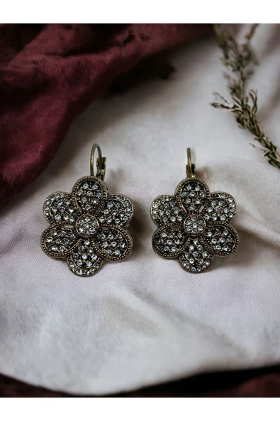 Kristal Taşlı Çiçek Figür Küpe - Resim 4