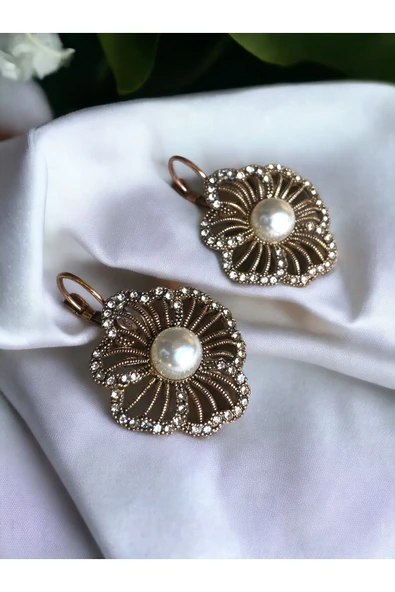 İnci Sallantılı Çiçek Figür Küpe - Resim 2