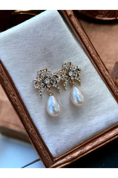 Zirkon Taşlı Fiyonk Figür Mayorka İnci Kolye ve Mayorka İnci Küpe Seti - 6