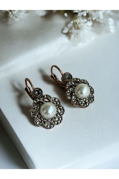 Kristal Taşlı Çiçek Figür İnci Küpe - Resim 2