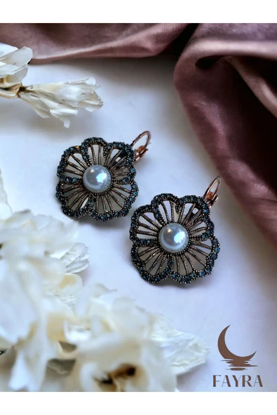 İnci Sallantılı Çiçek Figür Küpe - Resim 7