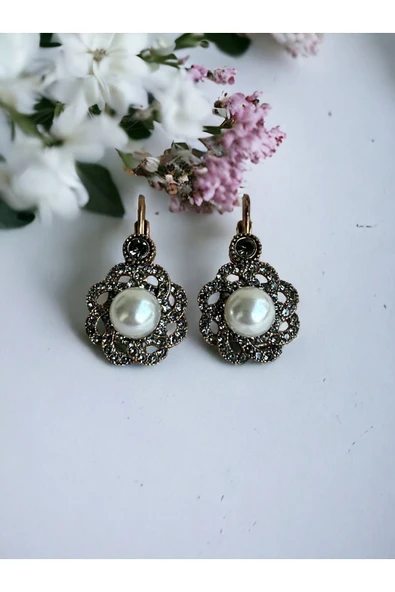 Kristal Taşlı Çiçek Figür İnci Küpe - Resim 3