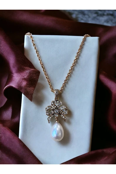 Zirkon Taşlı Fiyonk Figür Mayorka İnci Kolye ve Mayorka İnci Küpe Seti - 3