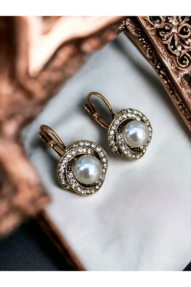 Zirkon Taşlı Sarmal Inci Sallantılı Küpe ürün görseli