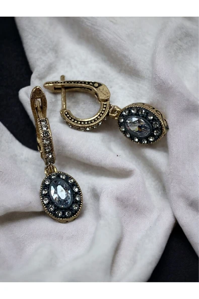 Zirkon Taşlı Oval Kesim Sallantılı Küpe ürün görseli